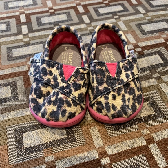 Baby Girl Toms! - Picture 2 of 5